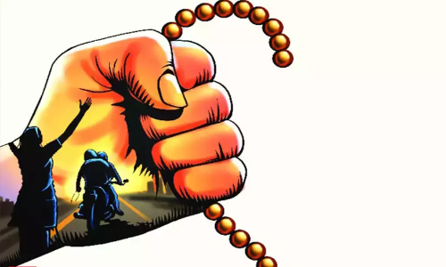 ബസ് കാത്തുനിന്ന വീട്ടമ്മയുടെ മാല കവർന്നു