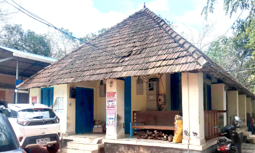 ആയുർവേദാശുപത്രി കെട്ടിടം ജീർണാവസ്ഥയിൽ