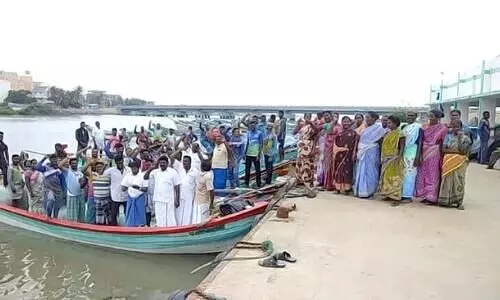 അ​തി​ജീ​വ​ന​ത്തി​ന്​ സ​മ​ര​മാ​ണ്​ വ​ഴി