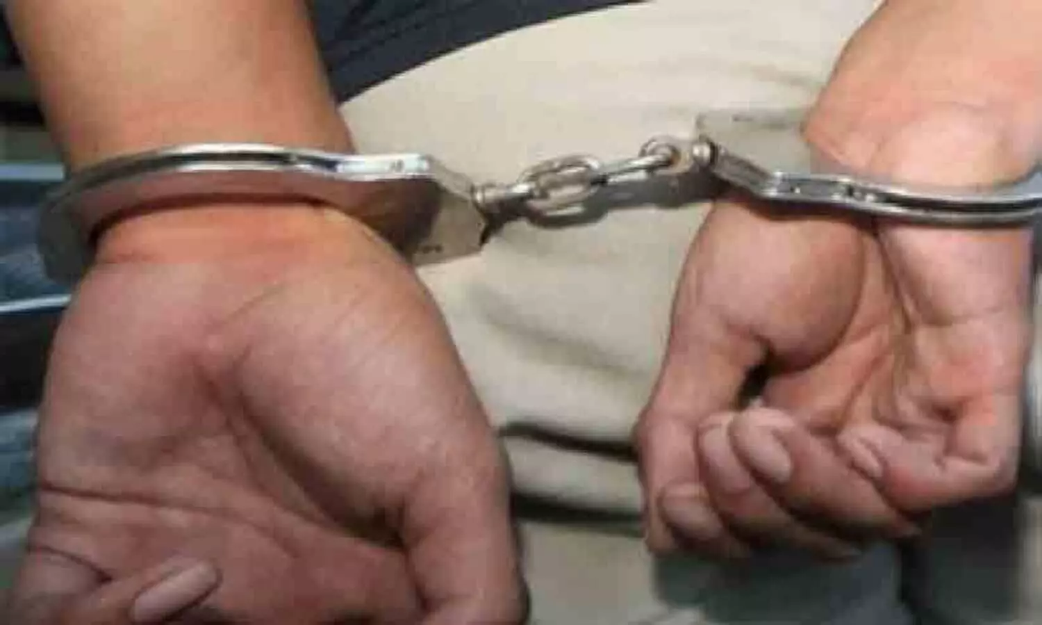 കാമുകനൊപ്പം ഒളിച്ചോടാൻ പാർക്കിലെത്തിയ പെൺകുട്ടിയെ പീഡിപ്പിച്ച പൊലീസുകാരൻ അറസ്റ്റിൽ