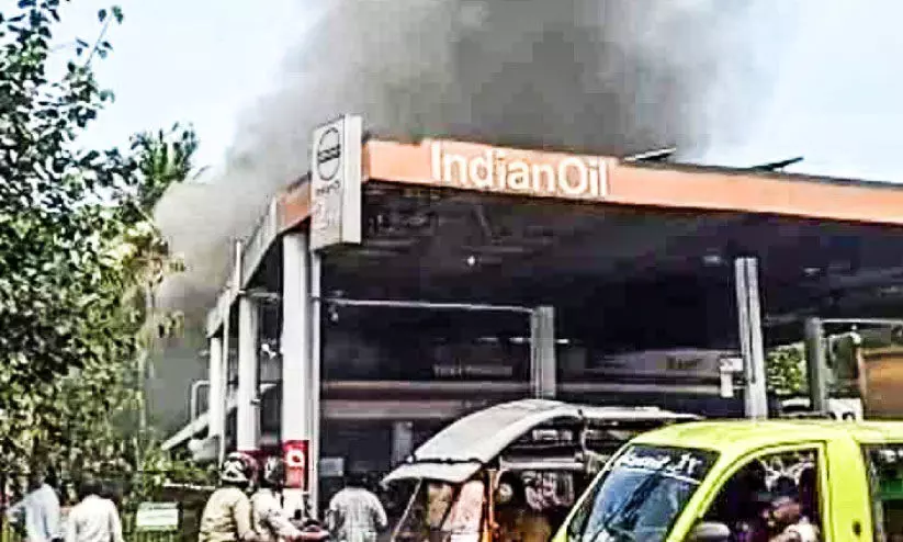 പെട്രോൾ പമ്പിന് സമീപത്തെ വീടിന് തീപിടിച്ചു