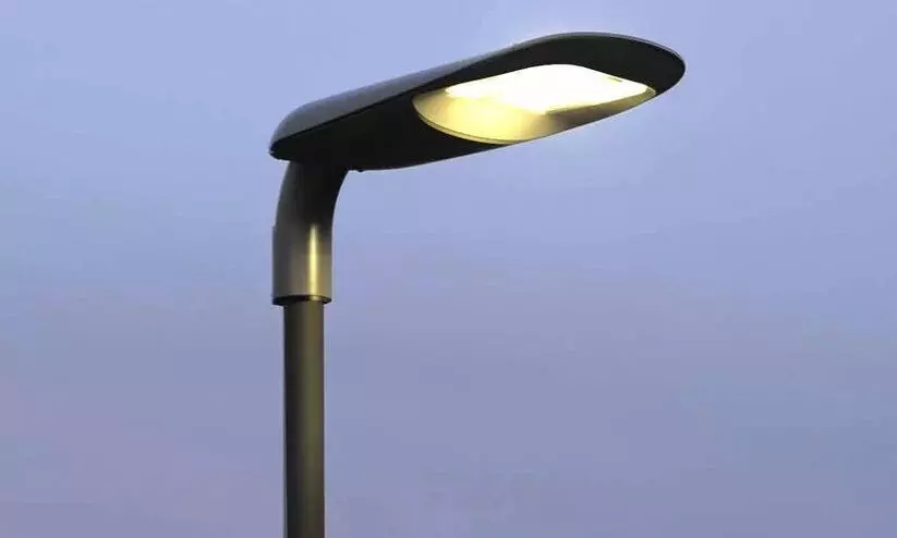 വനപാതയിലെ തെരുവുവിളക്കുകള് കണ്ണടച്ചിട്ട് നാളുകളേറെ; നടപടിയില്ല വനപാതയിലെ തെരുവുവിളക്കുകള് കണ്ണടച്ചിട്ട് നാളുകളേറെ; നടപടിയില്ല