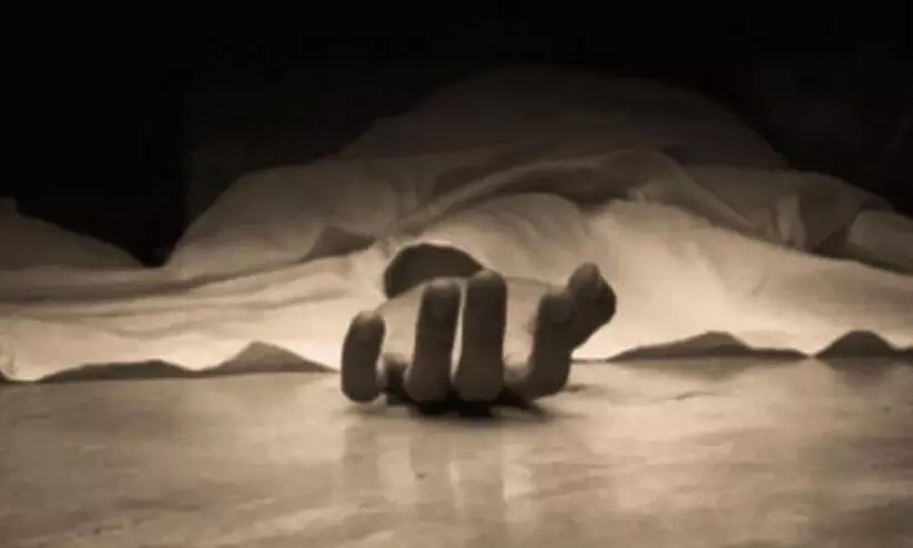 കണ്ണൂരിൽ മകൻ തൂങ്ങി മരിച്ചത് കണ്ട പിതാവ് കുഴഞ്ഞു വീണു മരിച്ചു കണ്ണൂരിൽ മകൻ തൂങ്ങി മരിച്ചത് കണ്ട പിതാവ് കുഴഞ്ഞു വീണു മരിച്ചു