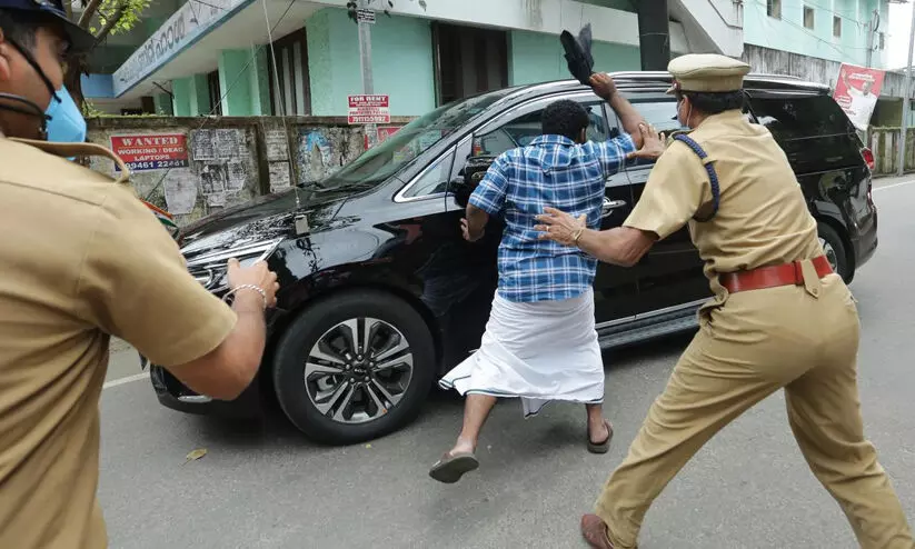മുഖ്യമന്ത്രിയുടെ സുരക്ഷാവീഴ്ച: സി.ഐക്ക് സ്ഥലംമാറ്റം