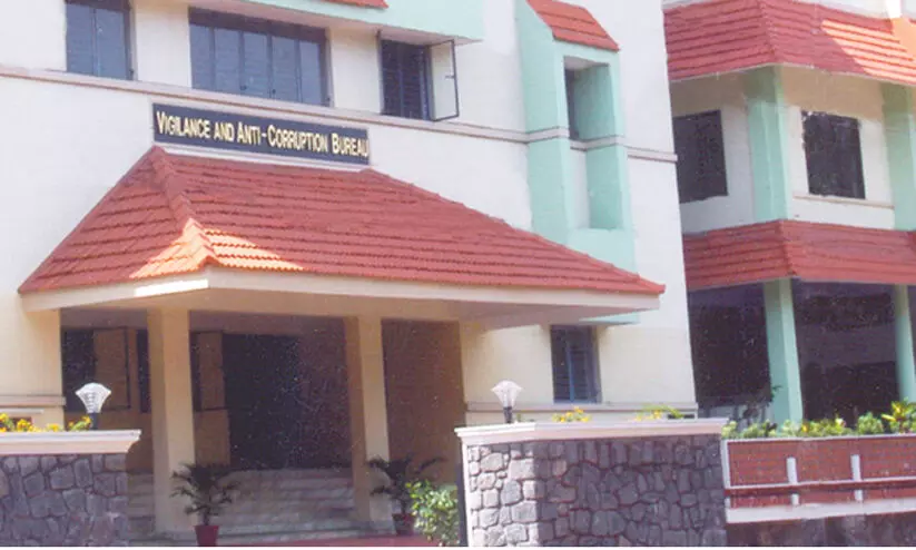 പട്ടികജാതി വകുപ്പ് മുൻ ഡയറക്ടർ ഉൾപ്പെടെയുള്ള ഉദ്യോഗസ്ഥർക്ക് രണ്ടുവർഷം തടവ്, 1,10,000 രൂപ വീതം പിഴ പട്ടികജാതി വകുപ്പ് മുൻ ഡയറക്ടർ ഉൾപ്പെടെയുള്ള ഉദ്യോഗസ്ഥർക്ക് രണ്ടുവർഷം തടവ്, 1,10,000 രൂപ വീതം പിഴ