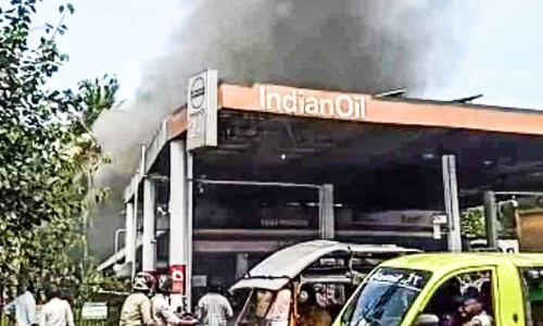 പെട്രോൾ പമ്പിന് സമീപത്തെ വീടിന് തീപിടിച്ചു