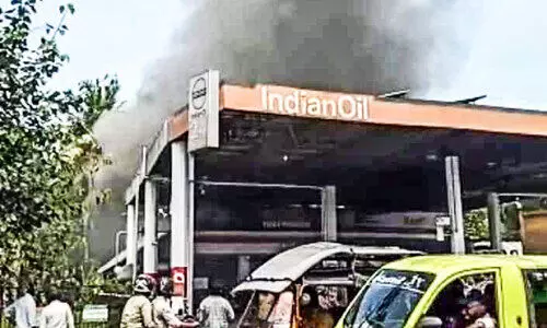 പെട്രോൾ പമ്പിന് സമീപത്തെ വീടിന് തീപിടിച്ചു