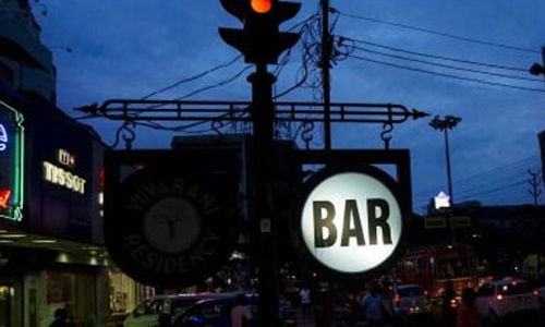 ചെത്തിക്കോട് ആറംഗസംഘം ബാർ ഹോട്ടൽ അടിച്ചുതകർത്തതായി പരാതി