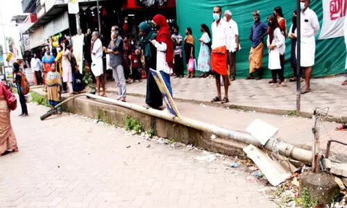 തെരുവുവിളക്ക് തൂൺ പൊട്ടിവീണ്​ വിദ്യാർഥിനിക്ക്​ പരിക്ക്