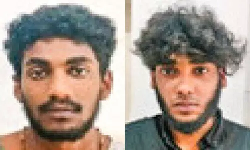 കഞ്ചാവുമായി യുവാക്കൾ പിടിയില് കഞ്ചാവുമായി യുവാക്കൾ പിടിയില്