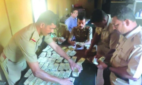 ബസിൽ കടത്താൻ ശ്രമിച്ച 36.47 ലക്ഷം കുഴൽപണം പിടികൂടി