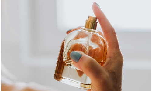 ക്ലാസ് മുറിയിൽ സുഗന്ധദ്രവ്യം തറയിൽ വീണു, ശ്വസിച്ച കുട്ടികൾക്ക് ദേഹാസ്വാസ്ഥ്യം