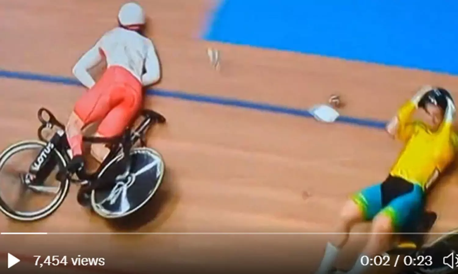 കോമൺവെൽത്ത് ഗെയിംസ്: സൈക്ലിങ്ങിനിടെ അപകടം; ബ്രിട്ടൻ താരത്തിന്റെ കഴുത്തെല്ല് പൊട്ടി - വിഡിയോ