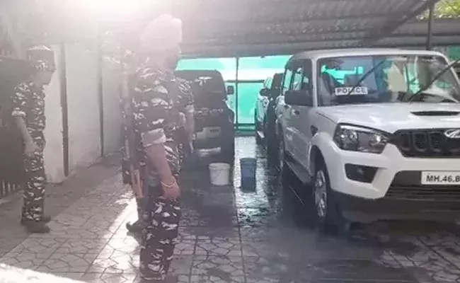 സഞ്ജയ് റാവത്തിന്റെ വീട്ടിൽ പരിശോധനക്കെത്തി ഇ.ഡി സഞ്ജയ് റാവത്തിന്റെ വീട്ടിൽ പരിശോധനക്കെത്തി ഇ.ഡി