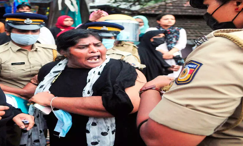 ആവിക്കല്‍ പ്ലാന്‍റ്; ജനസഭയിൽ പ്രതിഷേധം,   കൈയാങ്കളി, സംഘര്‍ഷം