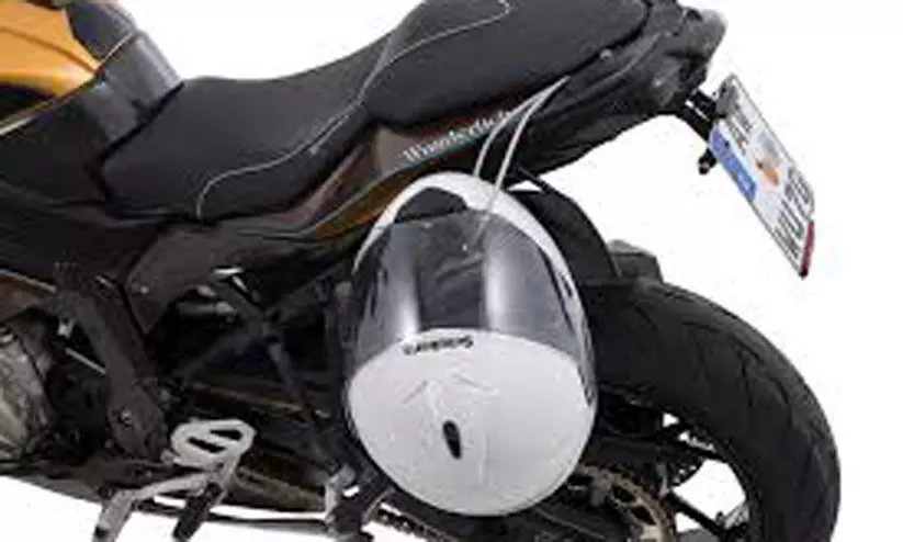 ഹെ​ല്‍മ​റ്റ് മോ​ഷ്ടാ​ക്ക​ളു​ടെ സി.​സി ടി.​വി ദൃ​ശ്യ​ങ്ങ​ള്‍ ല​ഭി​ച്ചു