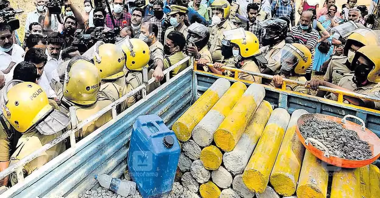 സിൽവർ ലൈൻ പദ്ധതിക്കെതിരെ തിരുവോണത്തിന് സെക്രട്ടേറിയറ്റിനു മുന്നിൽ ഉപവാസ സമരം സിൽവർ ലൈൻ പദ്ധതിക്കെതിരെ തിരുവോണത്തിന് സെക്രട്ടേറിയറ്റിനു മുന്നിൽ ഉപവാസ സമരം
