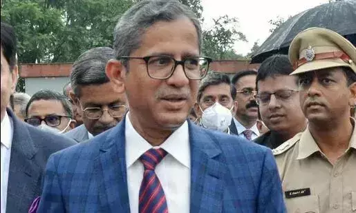 പൗരന്മാർ ഭരണഘടനാപരമായ അവകാശങ്ങളും ദൗത്യങ്ങളും അറിഞ്ഞിരിക്കണം- ചീഫ് ജസ്റ്റിസ് എൻ. വി. രമണ പൗരന്മാർ ഭരണഘടനാപരമായ അവകാശങ്ങളും ദൗത്യങ്ങളും അറിഞ്ഞിരിക്കണം- ചീഫ് ജസ്റ്റിസ് എൻ. വി. രമണ