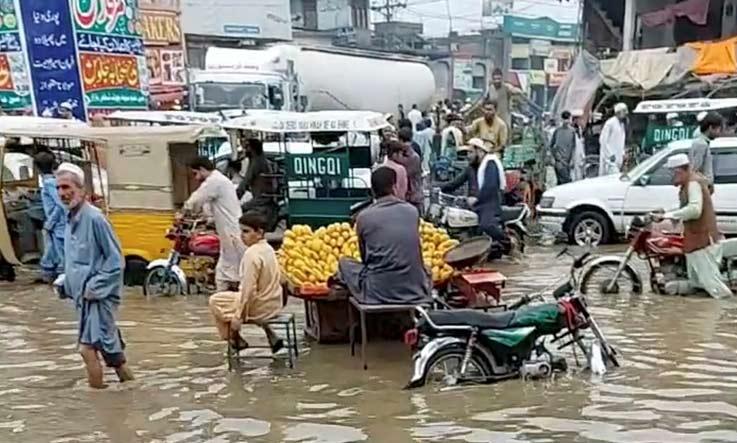പാകിസ്താനിൽ വെള്ളപ്പൊക്കം: മരണസംഖ്യ 320 ആയി പാകിസ്താനിൽ വെള്ളപ്പൊക്കം: മരണസംഖ്യ 320 ആയി