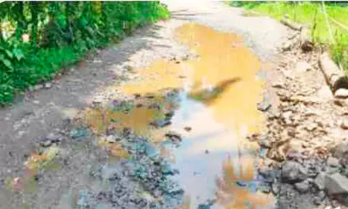 വിലങ്ങാട്-വാണിമേൽ റോഡ് തകർന്നു പണിമുടക്കിനൊരുങ്ങി സ്വകാര്യ ബസുകൾ