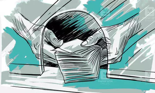 സ്വകാര്യ പണമിടപാട് സ്ഥാപനങ്ങളുമായി ബന്ധപ്പെട്ട കേസുകള്‍ വര്‍ധിക്കുന്നു:  സഹകരണ ബാങ്കുകളിലും രക്ഷയില്ല