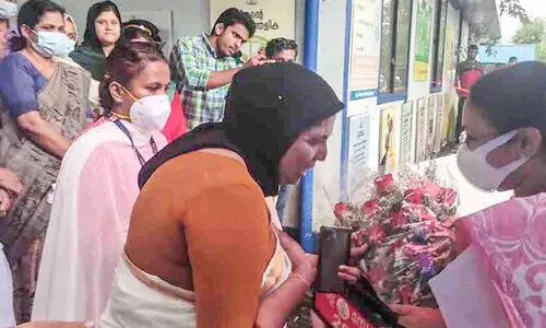 ഈരാറ്റുപേട്ട കുടുംബാരോഗ്യ കേന്ദ്രം സന്ദർശിച്ച് മന്ത്രി വീണ ജോർജ് ഈരാറ്റുപേട്ട കുടുംബാരോഗ്യ കേന്ദ്രം സന്ദർശിച്ച് മന്ത്രി വീണ ജോർജ്