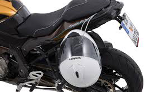 ഹെ​ല്‍മ​റ്റ് മോ​ഷ്ടാ​ക്ക​ളു​ടെ സി.​സി ടി.​വി ദൃ​ശ്യ​ങ്ങ​ള്‍ ല​ഭി​ച്ചു