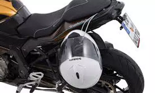 ഹെ​ല്‍മ​റ്റ് മോ​ഷ്ടാ​ക്ക​ളു​ടെ സി.​സി ടി.​വി ദൃ​ശ്യ​ങ്ങ​ള്‍ ല​ഭി​ച്ചു