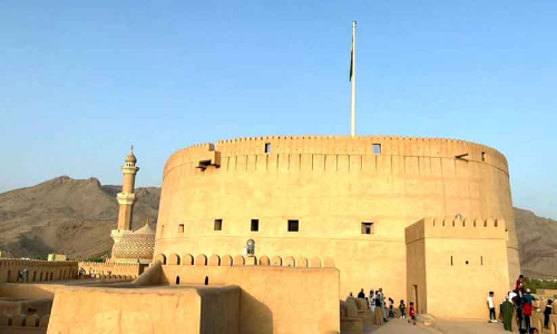 കൂടുതൽ സഞ്ചാരികളെത്തിയത് നിസ്വ കോട്ടയിൽ കൂടുതൽ സഞ്ചാരികളെത്തിയത് നിസ്വ കോട്ടയിൽ