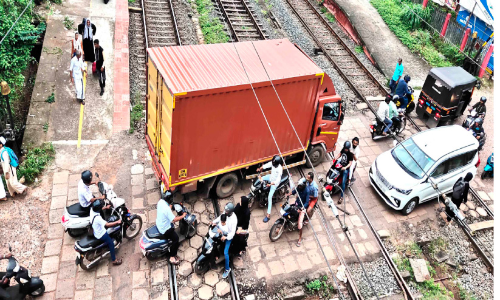 ബേക്കൽ പാലം അടച്ചിട്ടു; ഗതാഗതക്കുരുക്കിൽ പൊറുതിമുട്ടി പാലക്കുന്ന് സ്റ്റേഷൻ റോഡ്