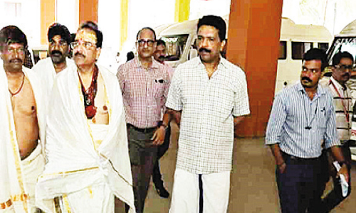 കേന്ദ്രമന്ത്രി ഗുരുവായൂരിലെത്തി, നേരത്തേ അറിയിച്ച്