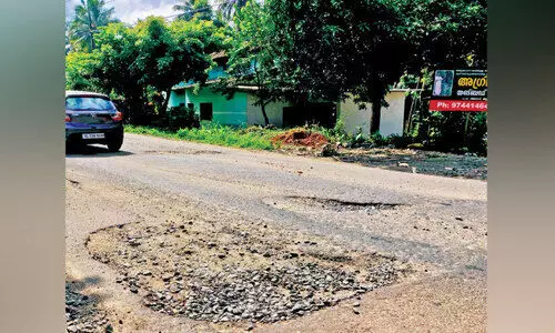 കുഴിനിറഞ്ഞ് സംസ്ഥാന പാത; നടുവൊടിഞ്ഞ് യാത്രക്കാർ