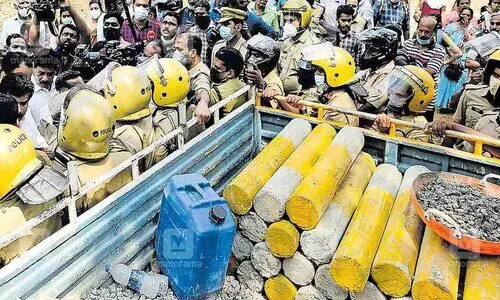 സിൽവർ ലൈൻ പദ്ധതിക്കെതിരെ തിരുവോണത്തിന് സെക്രട്ടേറിയറ്റിനു മുന്നിൽ ഉപവാസ സമരം