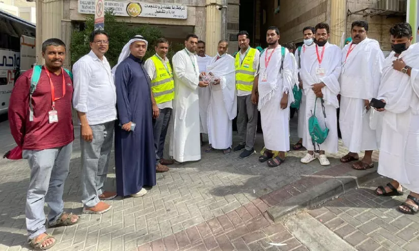 മലയാളി ഹാജിമാരുടെ അവസാന സംഘം നാട്ടിലേക്കു മടങ്ങി മലയാളി ഹാജിമാരുടെ അവസാന സംഘം നാട്ടിലേക്കു മടങ്ങി