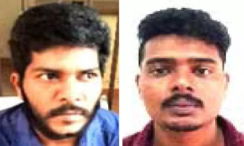 കഞ്ചാവുമായി യുവാക്കൾ പിടിയിൽ കഞ്ചാവുമായി യുവാക്കൾ പിടിയിൽ