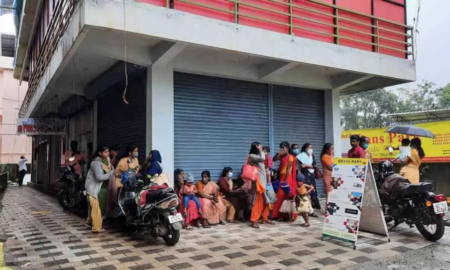 വിദേശ ജോലി വാഗ്ദാനം ചെയ്ത് പണം തട്ടിയെന്ന് ആരോപണം; പരാതി നൽകാതെ പ്രതിഷേധക്കാർ