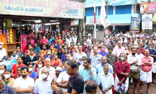ക​രു​ത​ൽ മേ​ഖ​ല​ക്കെ​തി​രെ ച​ക്കി​ട്ട​പാ​റ​യി​ൽ മ​നു​ഷ്യ​മ​തി​ൽ