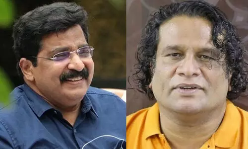 പിണറായി സാരി ധരിക്കും മുമ്പ് മുനീറും പുരുഷ അനുയായികളും പർദ ധരിച്ചാൽ അത് കൂടുതൽ പുരോഗമനപരമാകും -ഹരീഷ് പേരടി