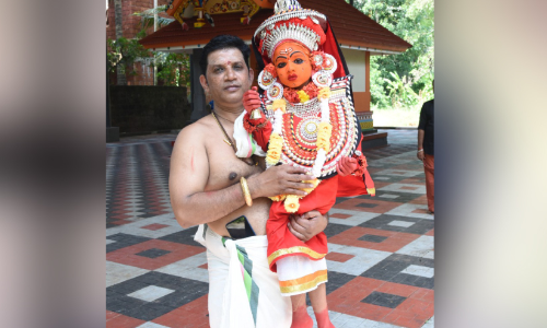 ആധിയും വ്യാധിയും അകറ്റാൻ ആടിവേടനായി ഒന്നാം ക്ലാസുകാരൻ