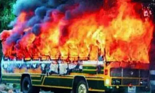 കളമ​ശ്ശേരി ബസ് കത്തിക്കൽ കേസ്: മൂന്ന് പ്രതികൾക്ക് തടവും പിഴയും