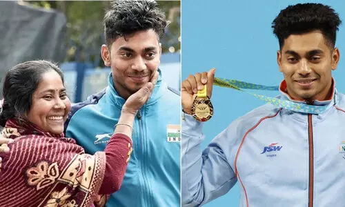 ചെറുപ്പത്തിലേ പിതാവിനെ നഷ്ടമായി; അചിന്ത എന്ന തയ്യൽക്കാരൻ പയ്യൻ ഇന്ത്യക്കായി സ്വർണമുയർത്തിയ കഥ