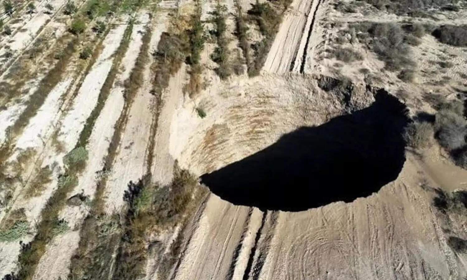ഖനിയിൽ വൻ ഗർത്തം; കാരണമന്വേഷിച്ച് ശാസ്ത്രലോകം