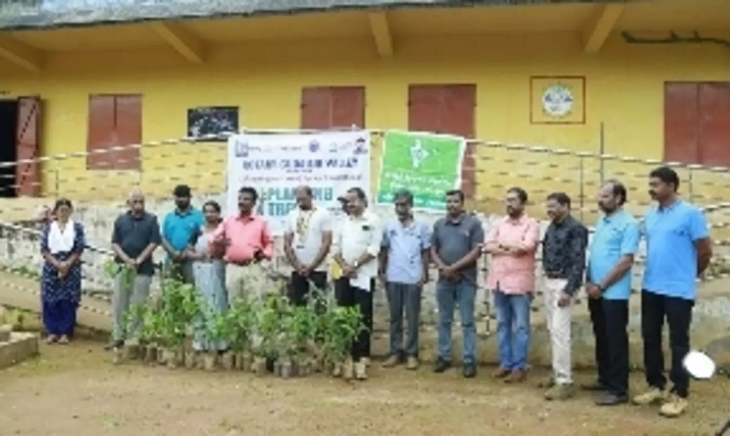സ്കൂളിൽ മരം നട്ടു