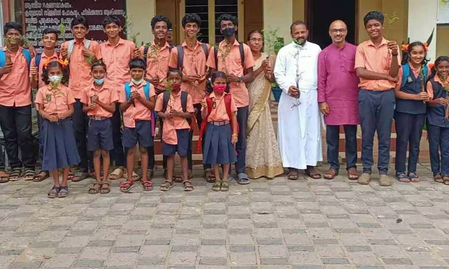 ഒരോ വീട്ടിലും ഒരു കറിവേപ്പിൻ തൈ പദ്ധതി