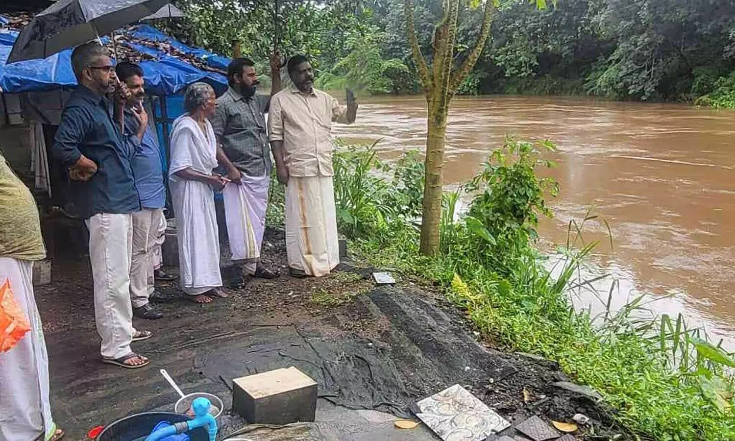 വെള്ളപ്പൊക്ക സാധ്യതയുള്ള പ്രദേശങ്ങൾ ജനപ്രതിനിധികൾ പരിശോധിച്ചു