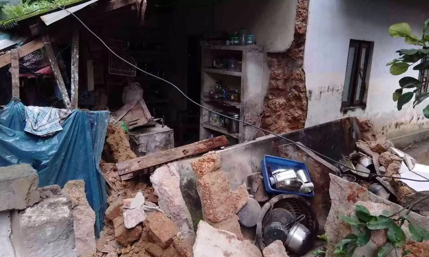 മഴയിൽ വീട് തകർന്നു