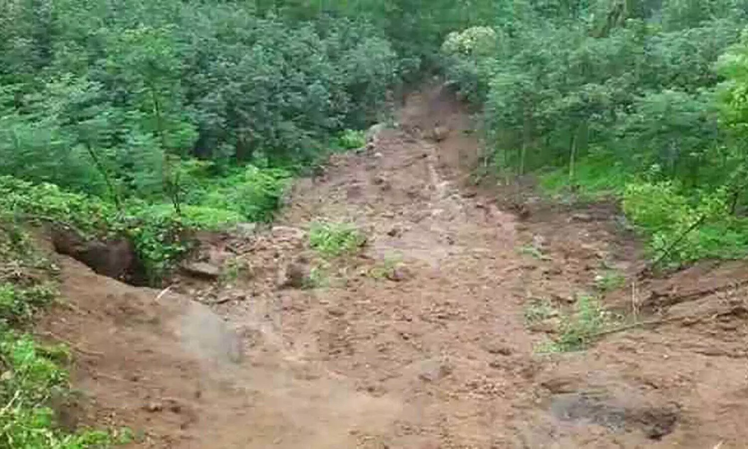 കുട്ടമ്പുഴയിൽ ഒരേക്കർ സ്ഥലം ഒലിച്ചുപോയി