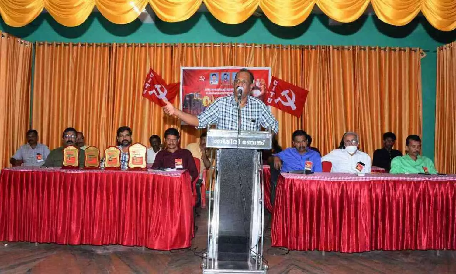 ചെറുവത്തൂരിലെ പാർക്കിങ് സംവിധാനം  പരിഷ്കരിക്കണം