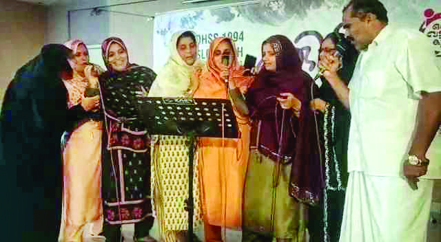 പൂർവ വിദ്യാർഥി സംഗമത്തിലെ സംഘഗാനം വൈറൽ