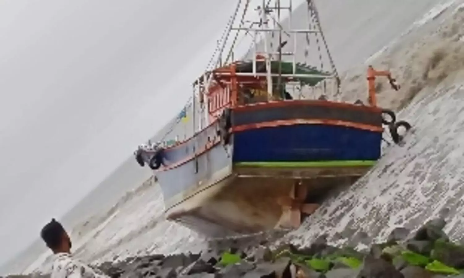 മത്സ്യബന്ധന ബോട്ടുകള്‍ തിരിച്ചെത്തി